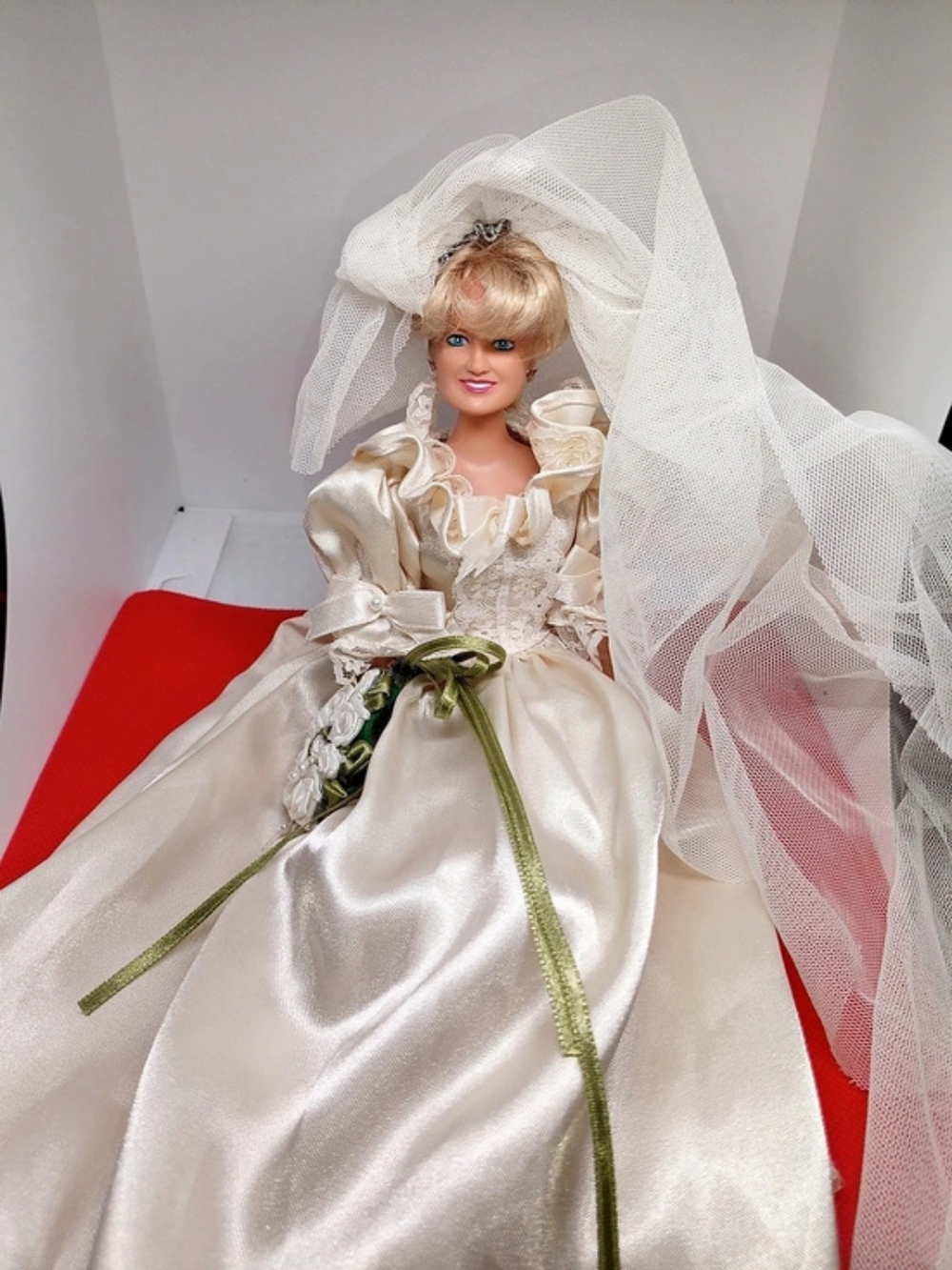 The Danbury Mint The Princess Diana Bride Doll White Wedding Gown